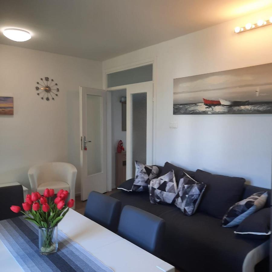 Beach Apartment Kate With Sea View, Balcony And Parking, Murter, Dalmatia Bagian luar foto