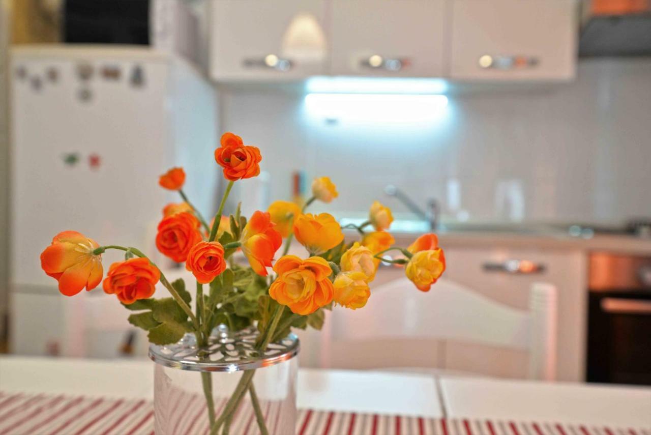 Beach Apartment Kate With Sea View, Balcony And Parking, Murter, Dalmatia Bagian luar foto