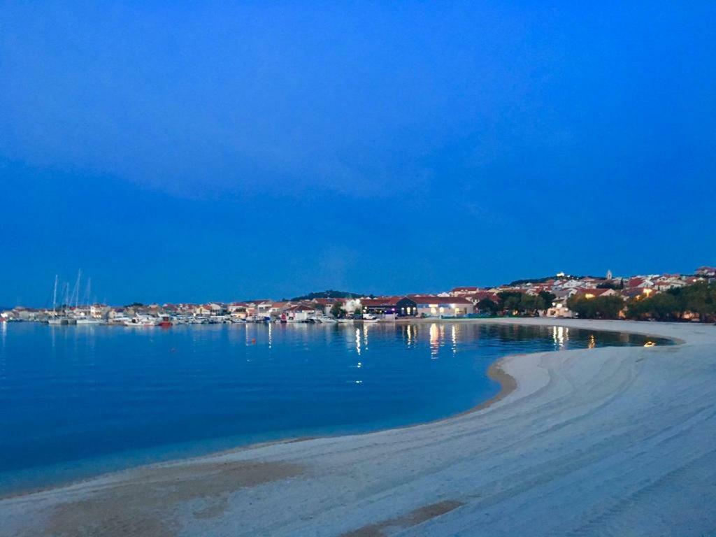 Beach Apartment Kate With Sea View, Balcony And Parking, Murter, Dalmatia Bagian luar foto