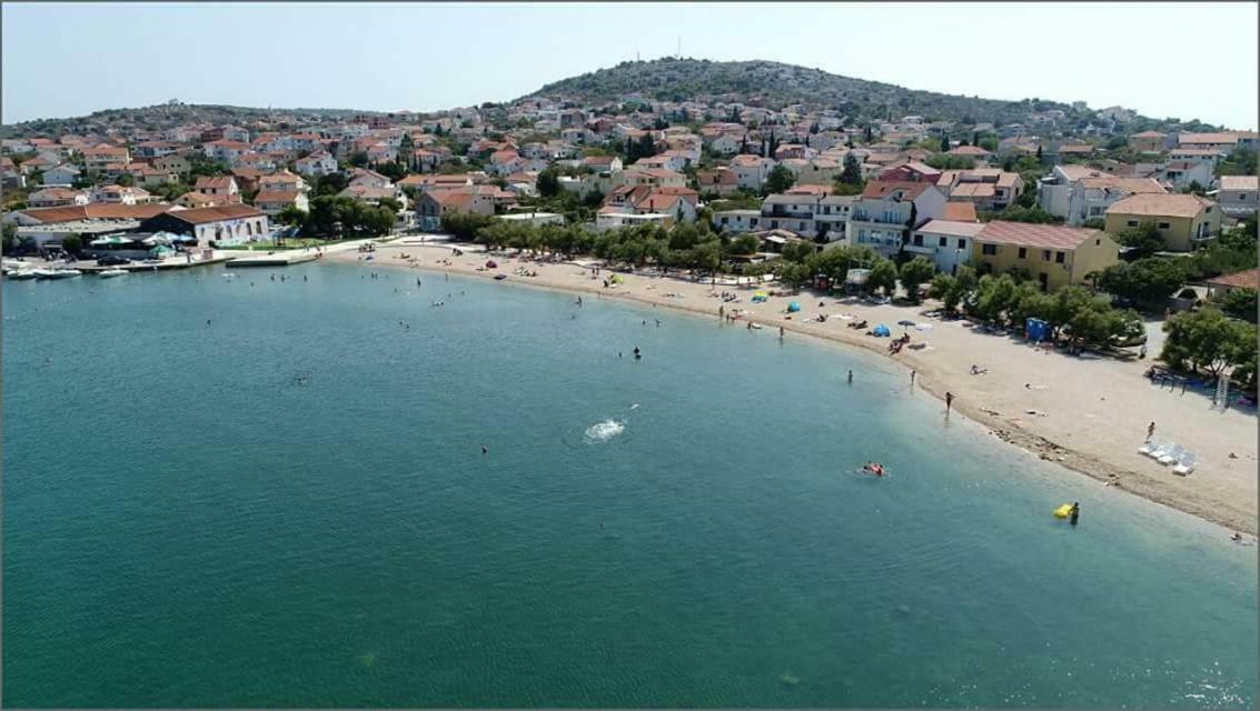 Beach Apartment Kate With Sea View, Balcony And Parking, Murter, Dalmatia Bagian luar foto
