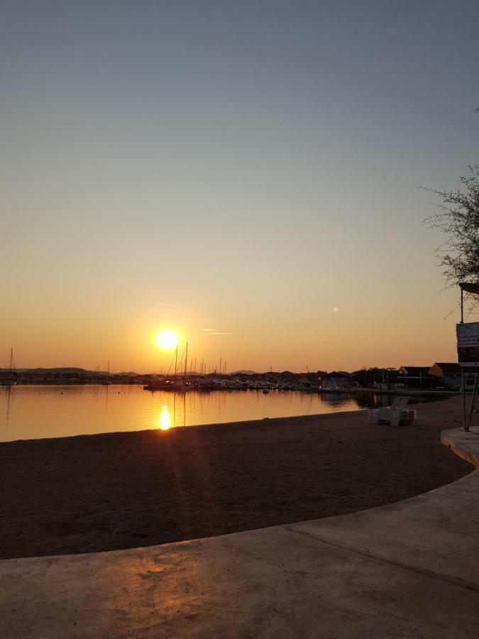 Beach Apartment Kate With Sea View, Balcony And Parking, Murter, Dalmatia Bagian luar foto